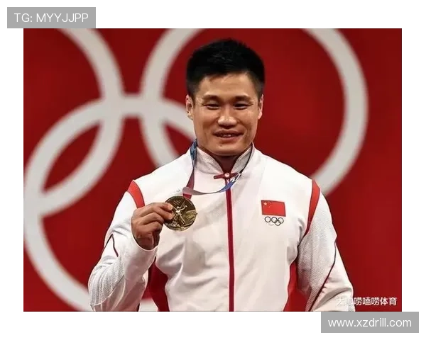 吕小军这生活真有戏，训练间隙居然像邻家大叔一样唠嗑喝茶？