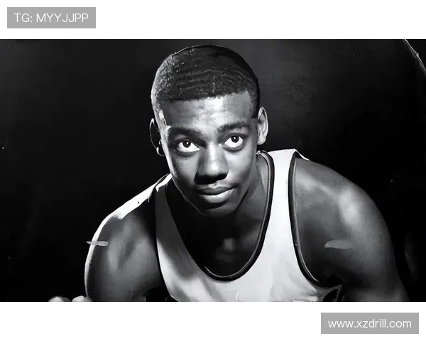 奥斯卡·罗伯特森无球跑动减少，组织重心前移改变进攻节奏